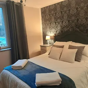 https://les-roches-restaurant-chambre-dhotes.hotels-rhonealpes.com